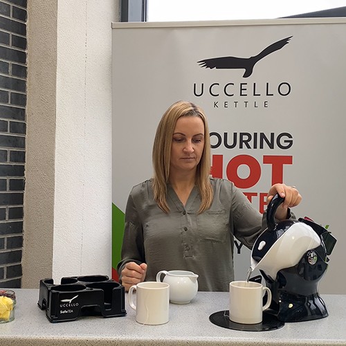 Using the tilt-to-pour action of the Uccello Kettle